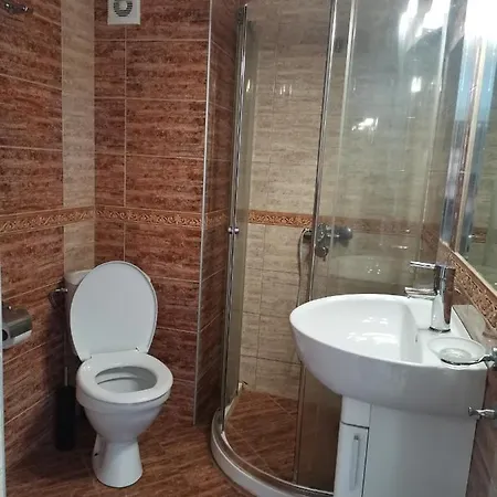 Guest Luxor בית הארחה פרימורסקו