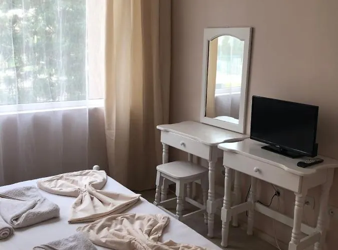 Guest Luxor Къща за гости Приморско