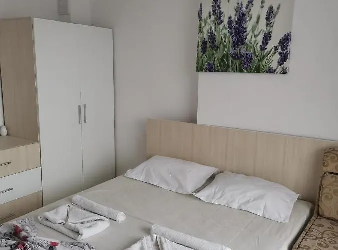 Къща за гости Guest Luxor 3*